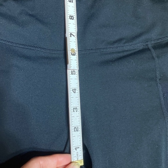 Fabletics Mid Waisted Black Mesh Panel Side Pockets Capri Size S. - Picture 6 of 10